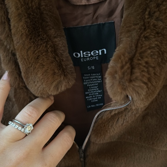 Olsen FAUX FUR VEST - Picture 2 of 4
